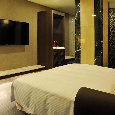 Maple Hotel Second Branch Tainan Exterior photo