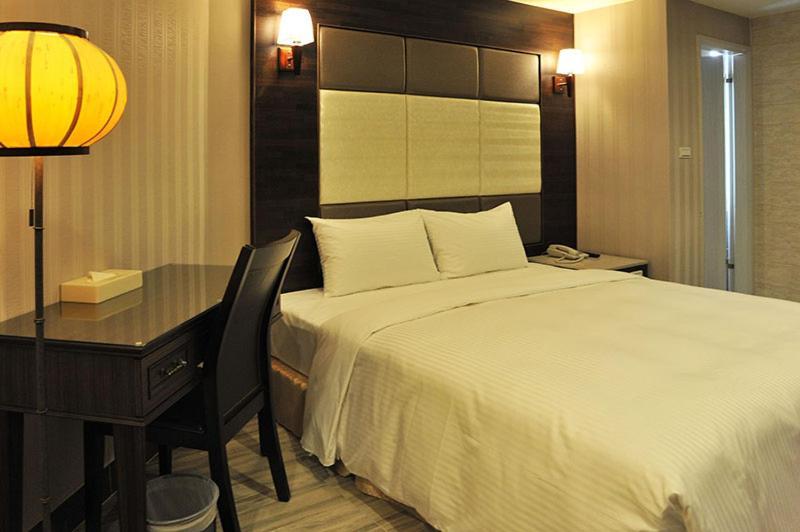 Maple Hotel Second Branch Tainan Exterior photo